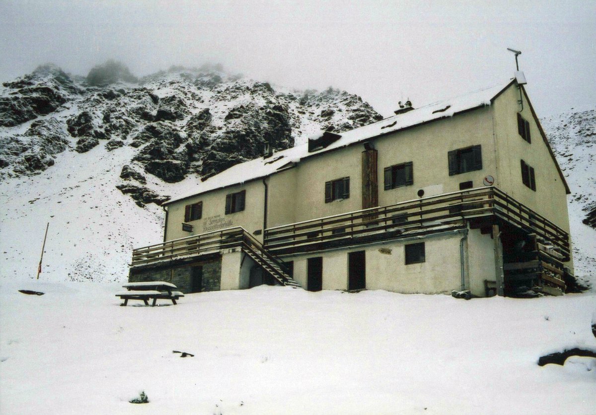 a11.jpg - Wintereinbruch an der Düsseldorfer Hütte in den Ortleralpen.