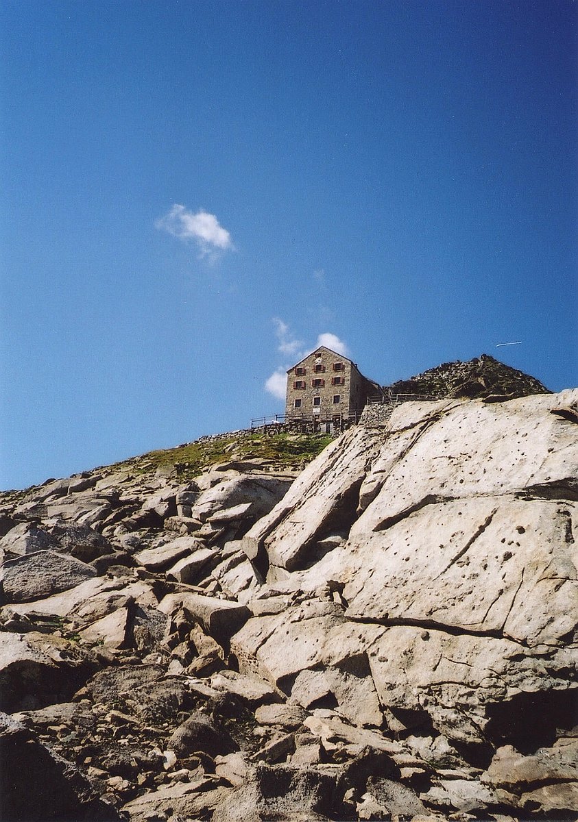 080.JPG - Die neue Prager Hütte ein Ausgangspunkt für den Aufstieg auf den Großvenediger.