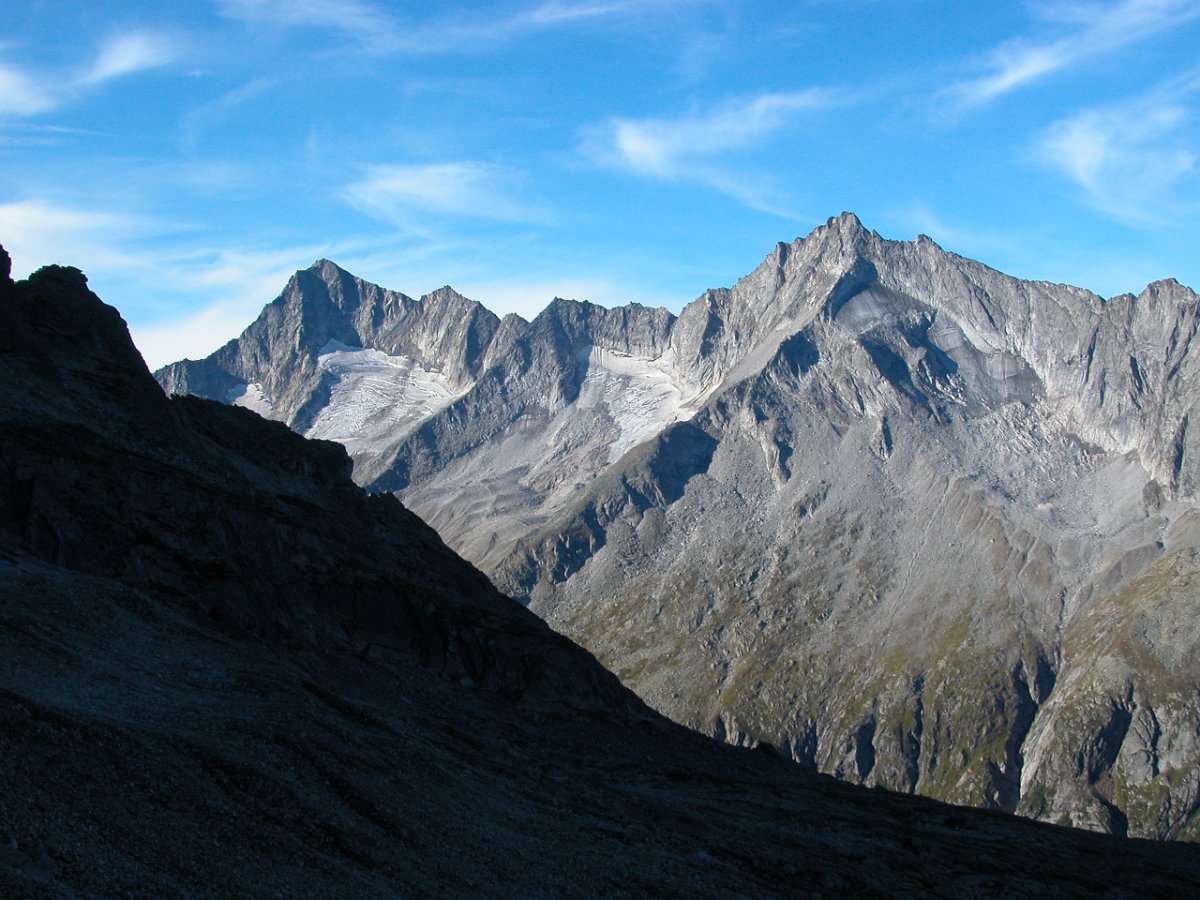 DSCN5752.JPG - Blick auf die Gipfel auf der anderen Seite des Tales.