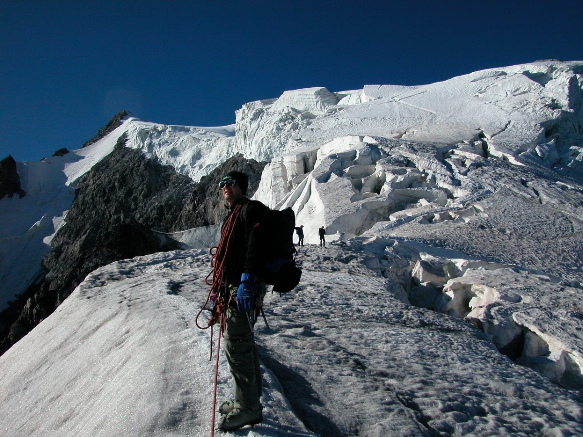 DSCN5770.JPG - Nach der Biwakschachtel wird es dann steiler.