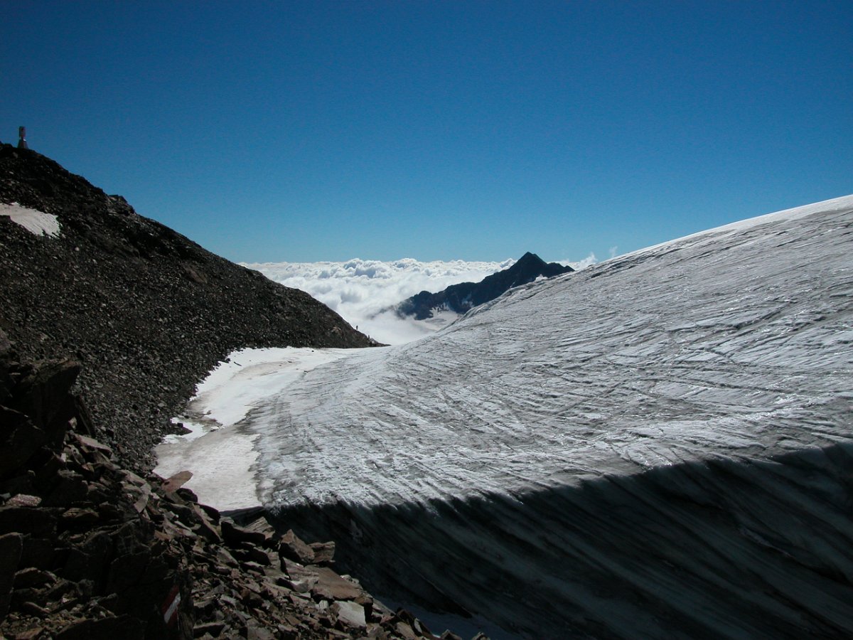 Dscn6700.jpg - Uwe hatte den Klettersteig bereits gemeistert und sieht schon die Müllerhütte.