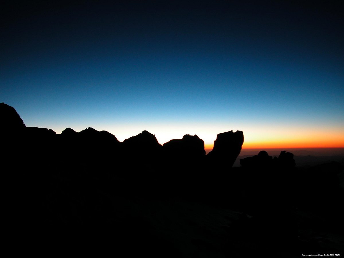 dscn7076.jpg - Sonnenuntergang im Camp Berlin, 5950m über NN