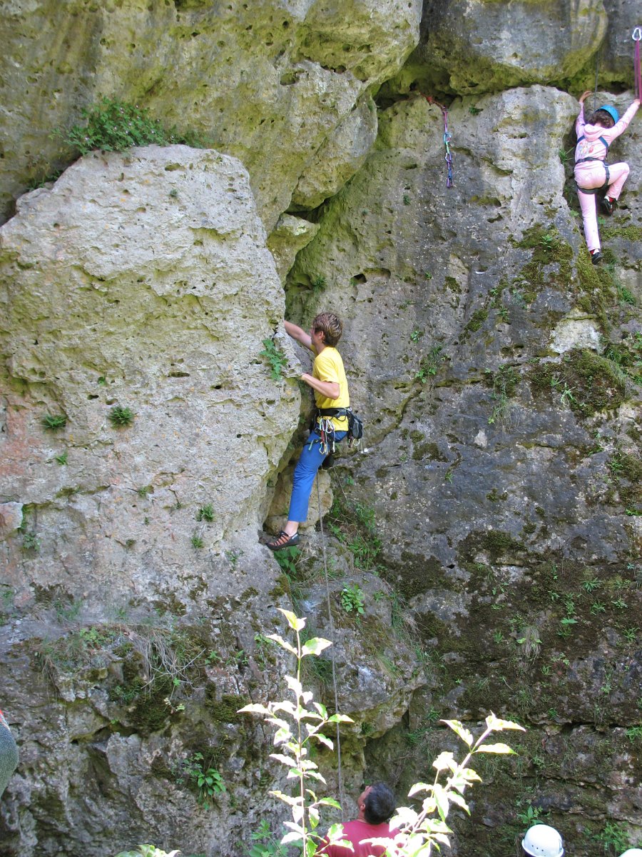 IMG_3306.JPG - Matti startet ins überhängende Gelände.