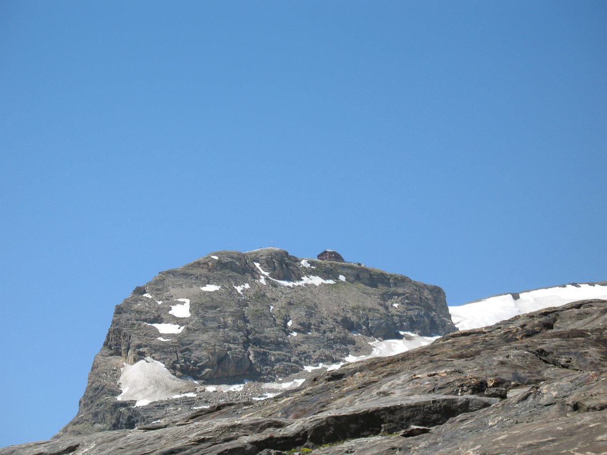 IMG_4202.jpg - Oberwalderhütte auf der Felskuppe des großen Burgstalles.