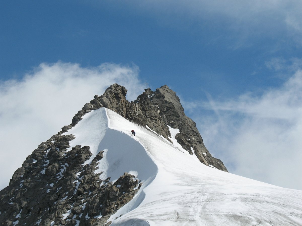 IMG_4509.JPG - Eine Seilschaft auf dem Abstieg von der Hochwilde.