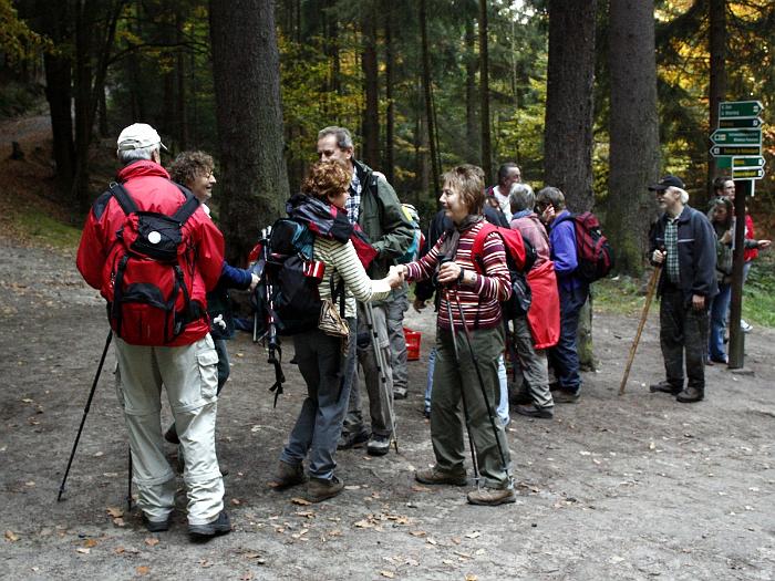 0110.jpg - Am Verpflegungspunkt für die kleine Runde war Grit aktiv. (Bild: Horst)