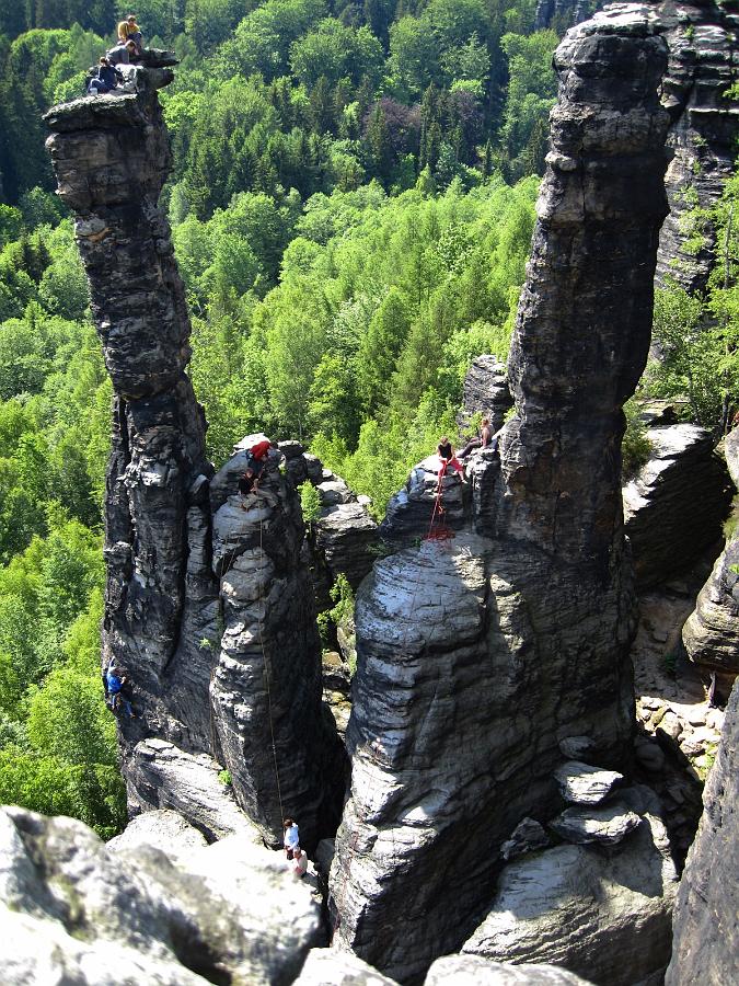 IMG_2144K.jpg - Belagerungszustand an den Säulen.