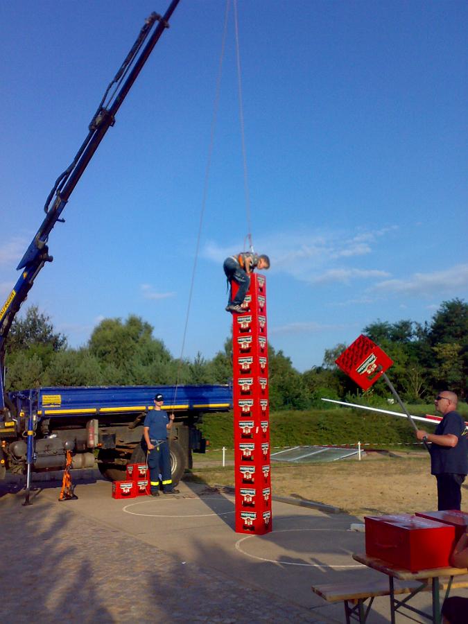 27082009016.jpg - Bierkasten steigen war eine weitere Herausforderung.