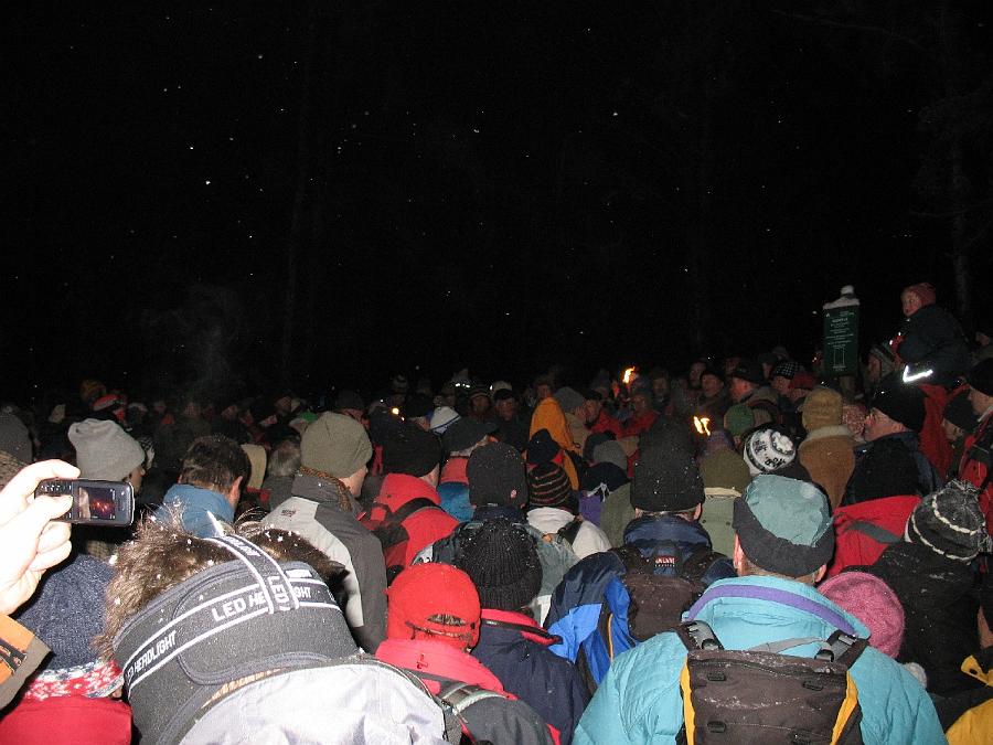 IMG_9248.JPG - Die Bergfinken singen einige Lieder und es wird eine Rede gehalten die leider kaum verständlich war.